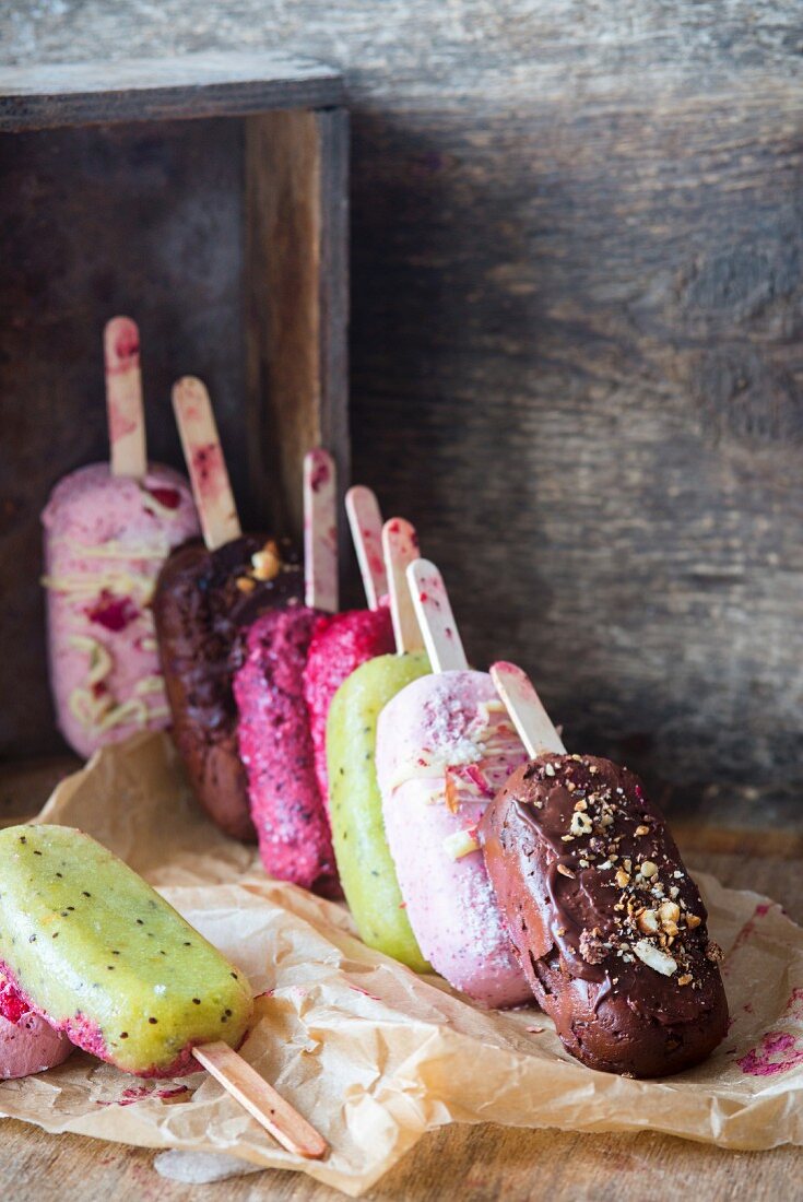 Kiwi, strawberry, blueberry and chocolate popsicles
