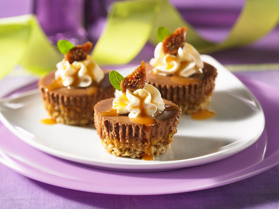Mini cheesecakes with figs