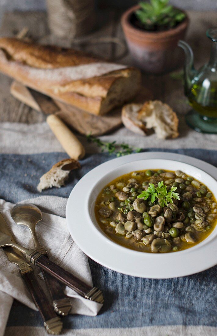 Pea soup with fresh bread