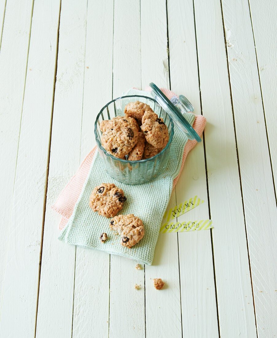 Muesli biscuits with raisins and almonds