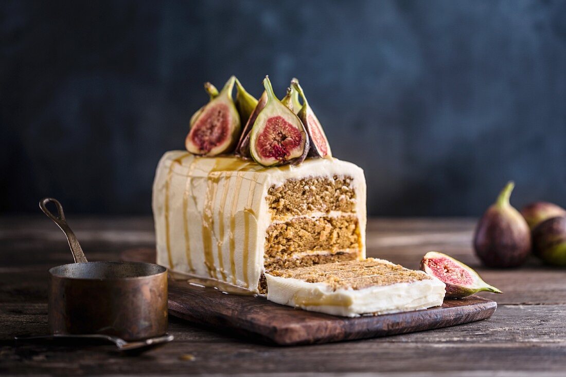 Fig and caramel cake decorated with fresh figs and caramel sauce