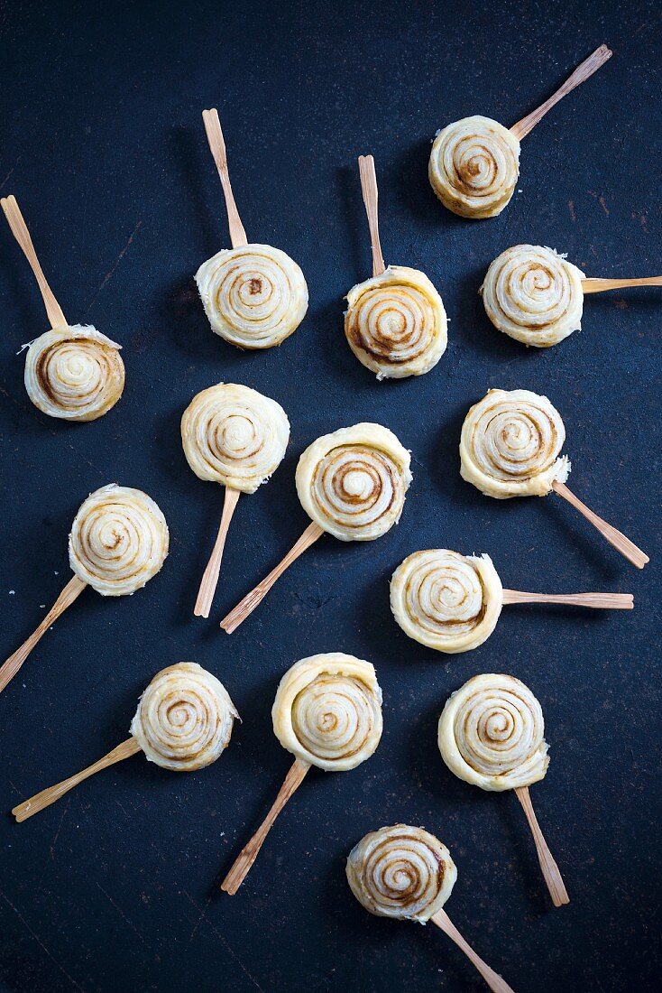 Puff pastry cinnamon snails on sticks