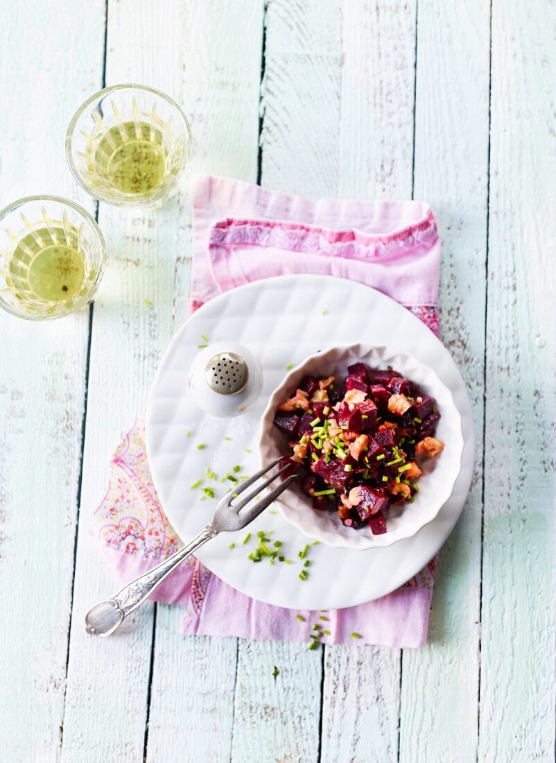 Beetroot salad with chives