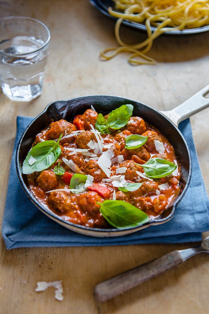 Italian meatballs in tomato sauce, served with spaghetti