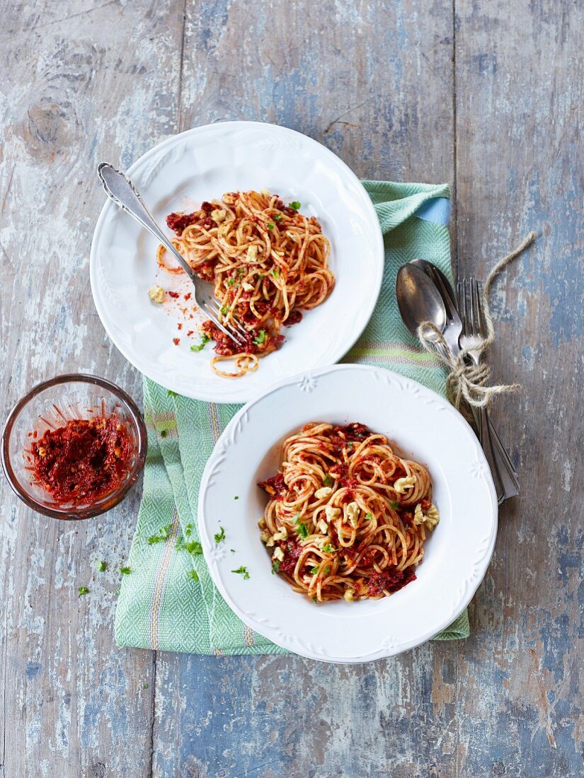 Spaghetti mit Petersilien-Tomatenpesto