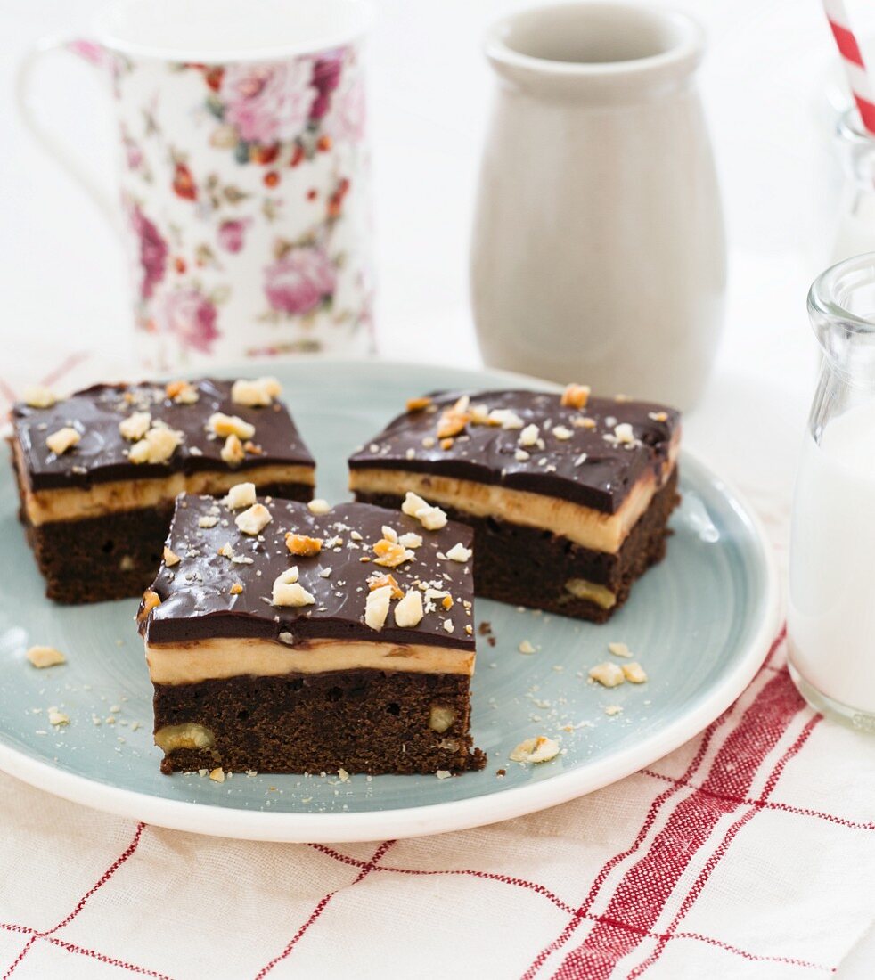 Cappuccino brownies with chopped nuts