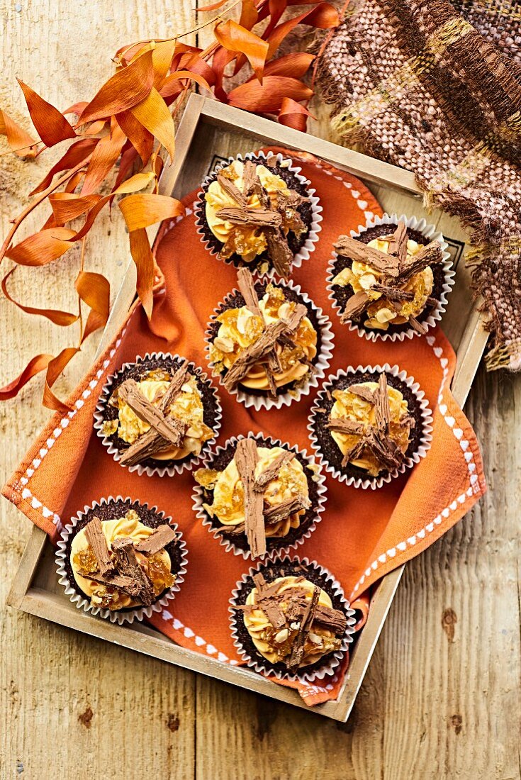 Herbstliche Muffins mit Schokoladenraspeln