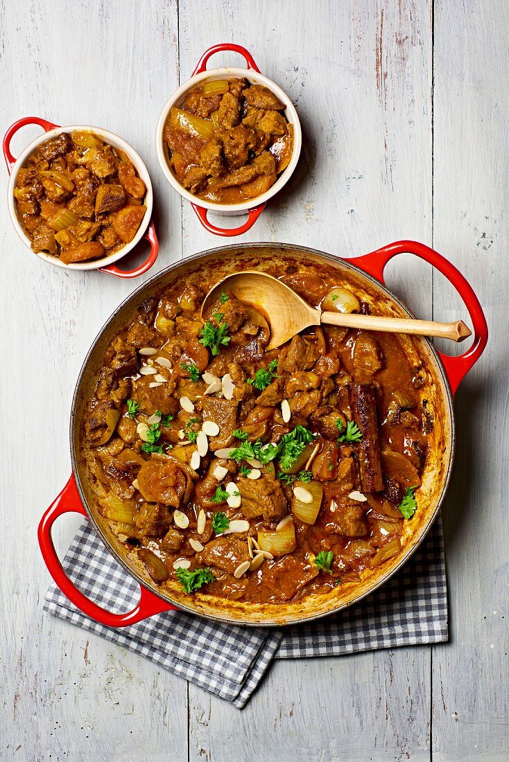 Lamm-Tajine mit Mandelblättchen