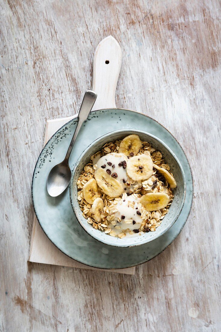 Banana icecream with oat flakes, topping, nicecream