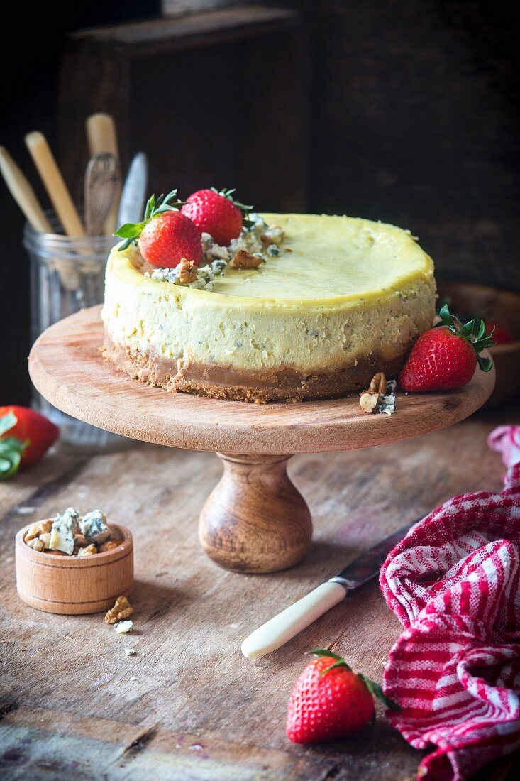 Blueberry cheesecake with strawberries