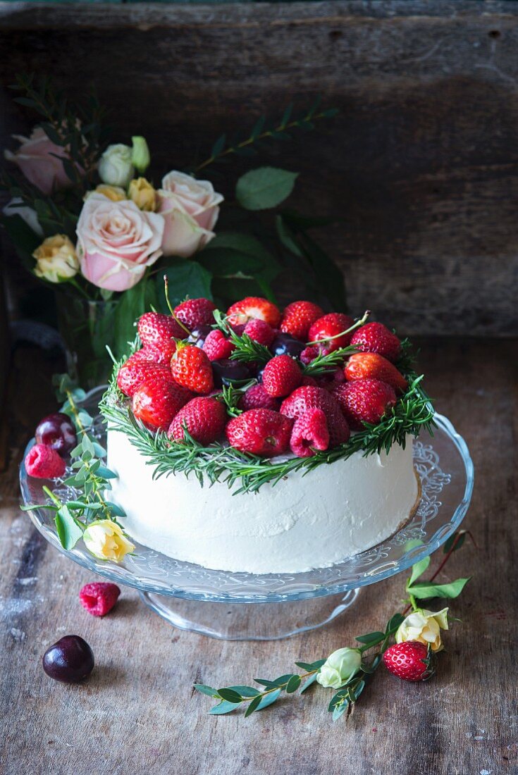 A buttercream cake with berries