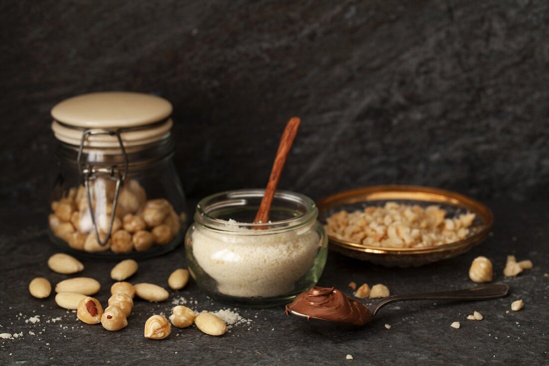Hazelnuts, ground almonds and nut nougat cream