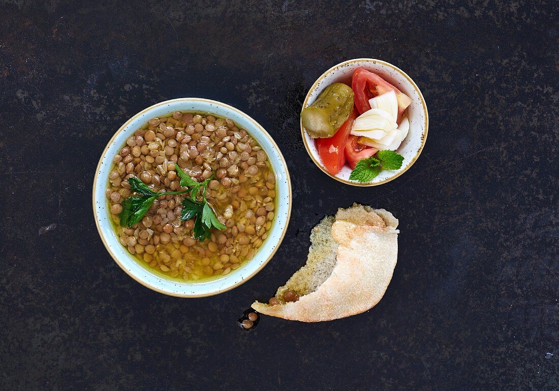 Linsensuppe mit Fladenbrot (Libanon)