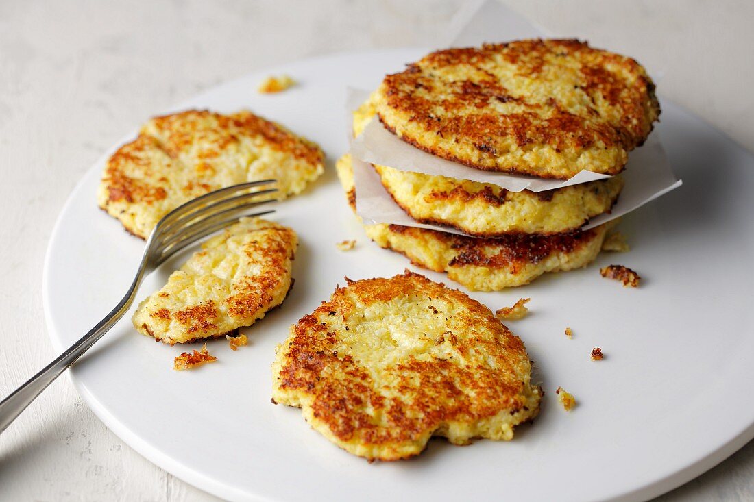 Cauliflower fritters with cheese