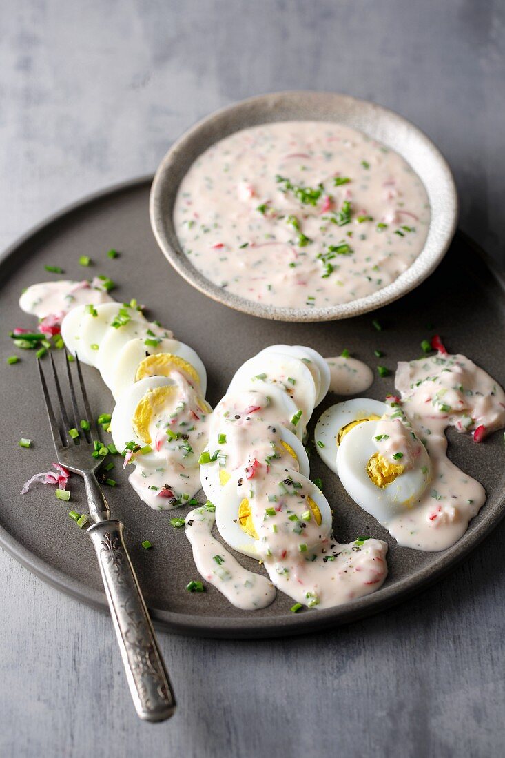 Eier-Carpaccio mit Radieschen-Mayo