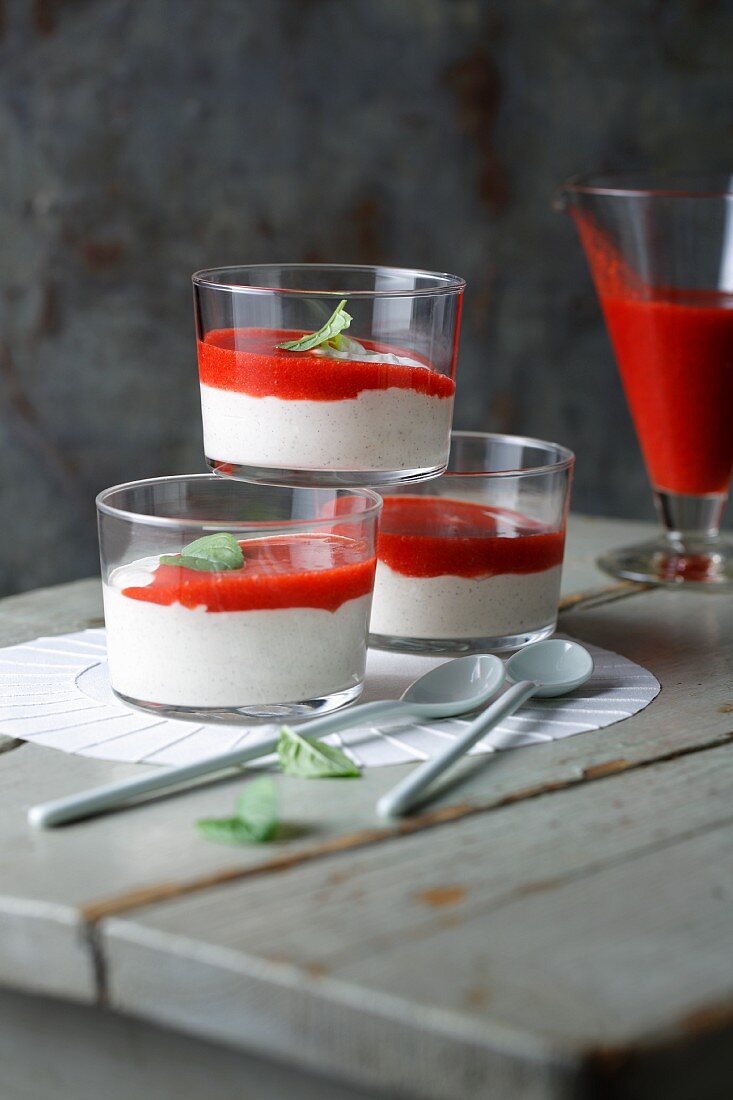 Yoghurt pannacotta with puréed strawberries