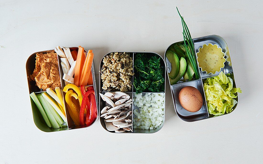 Lunch boxes with healthy ingredients