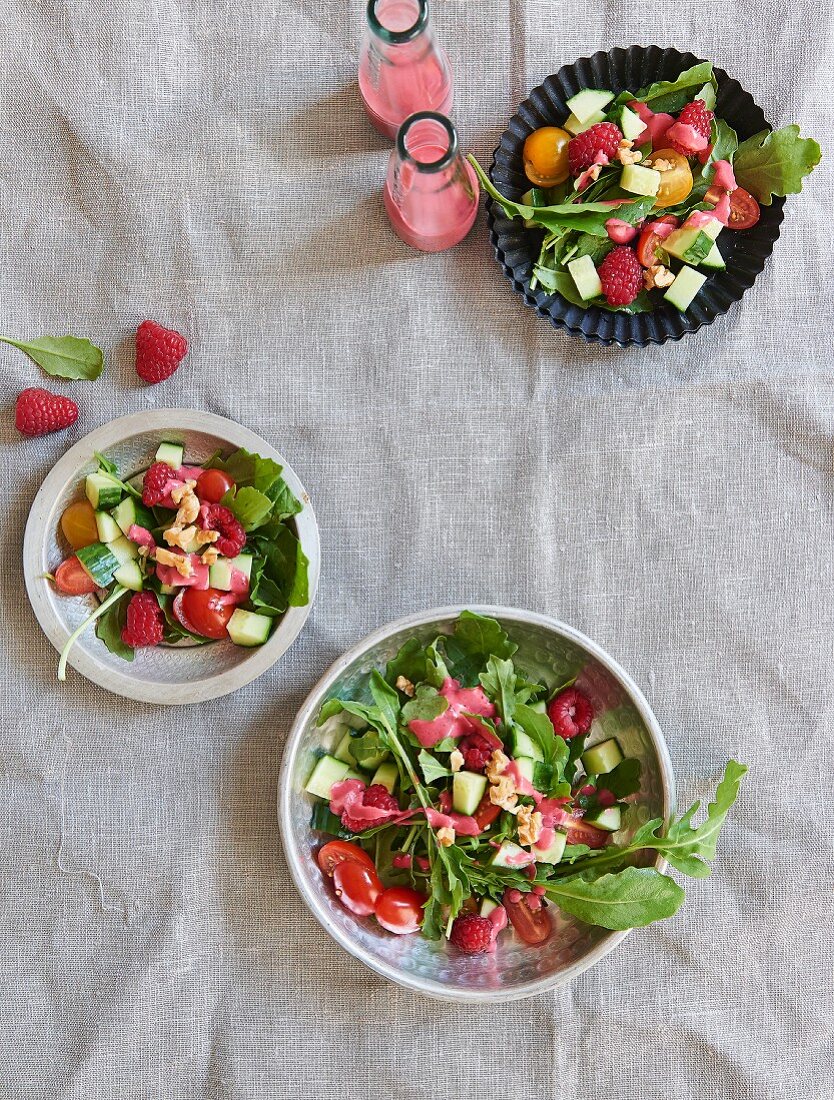 Rocket and cherry tomato salad with raspberry dressing