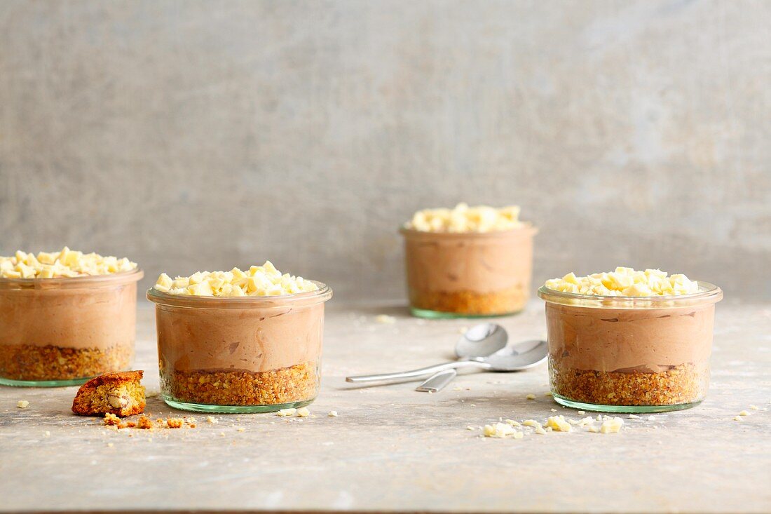 Cantuccini cheesecakes with hazelnut and nougat cream