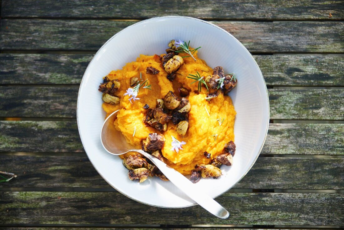 Oven-roasted pumpkin mash with chestnuts