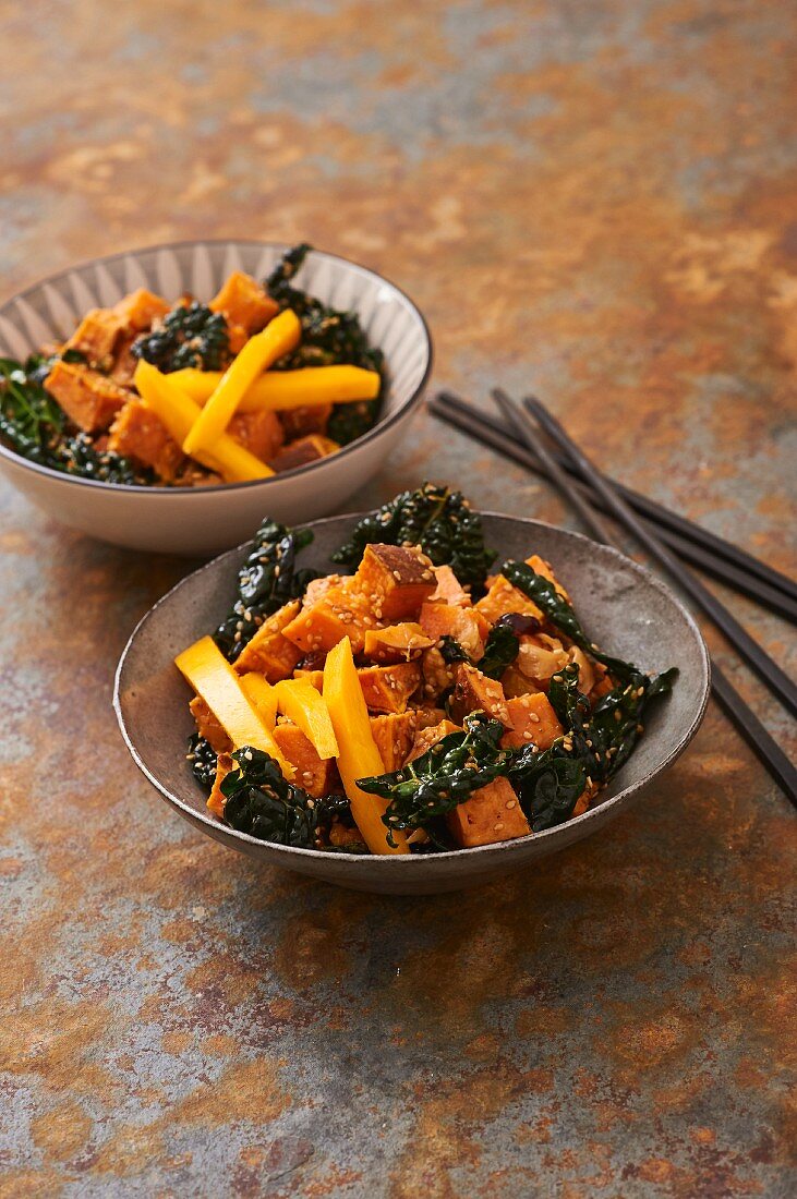 Black cabbage salad with sweet potato, mango and ginger