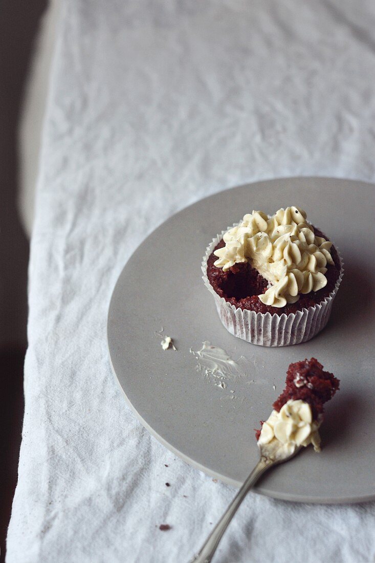 A red velvet cupcake (vegan)