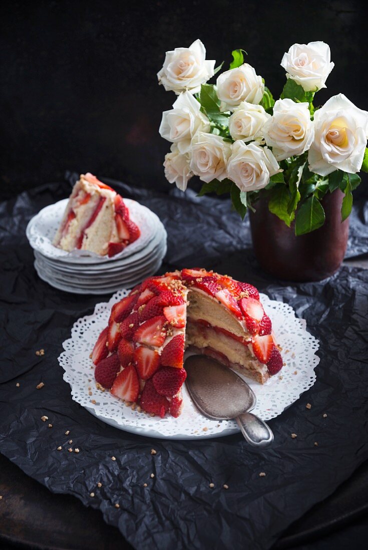A vegan strawberry cake with hazelnut brittle