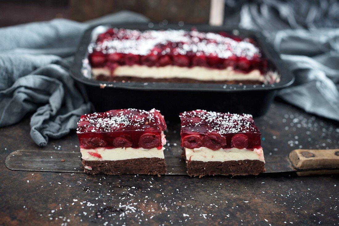 Cherry and coconut tin cake (vegan)