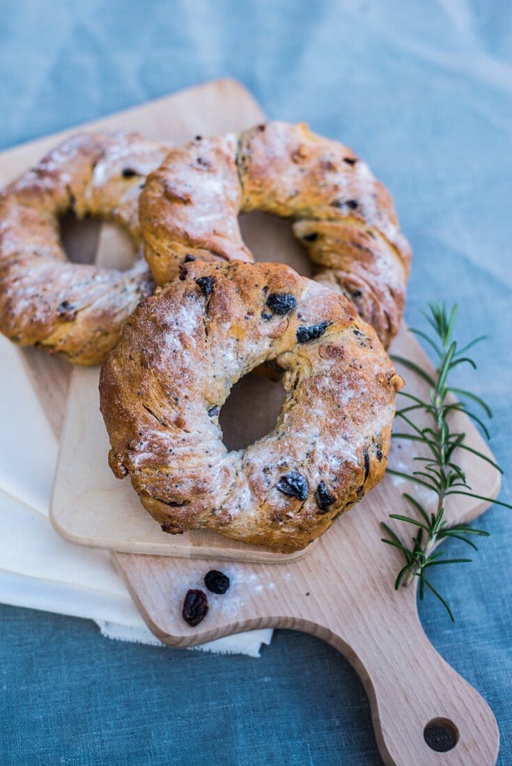 Yeast wreaths with dried berries for Easter