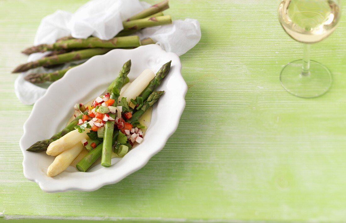 White and green asparagus with vinaigrette
