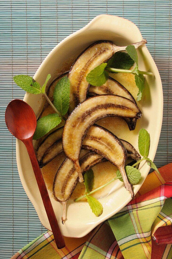 Baked bananas in an oven dish