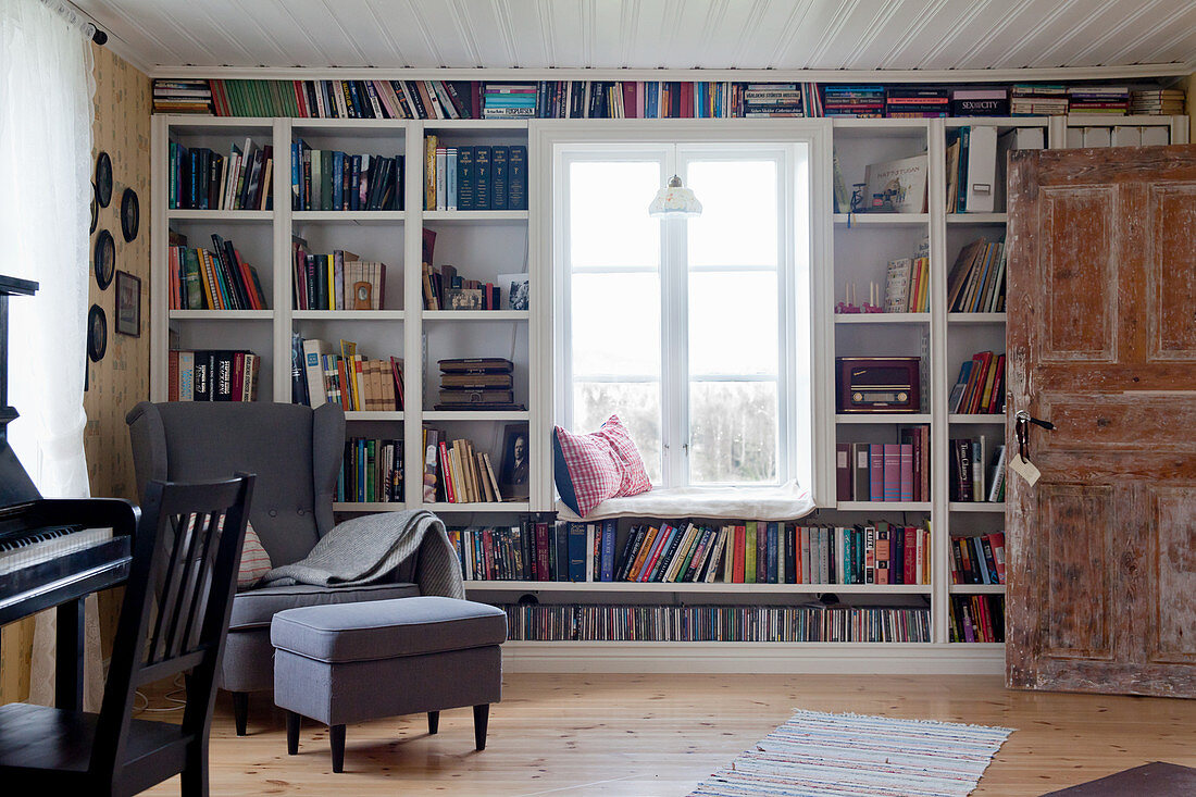 Bookcase surrounding window with window seat in living room