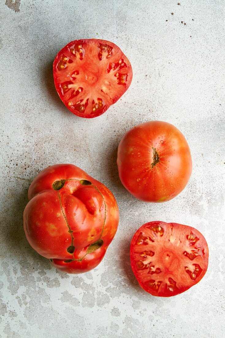 Tomatoes from biologically dynamic agriculture (top view)