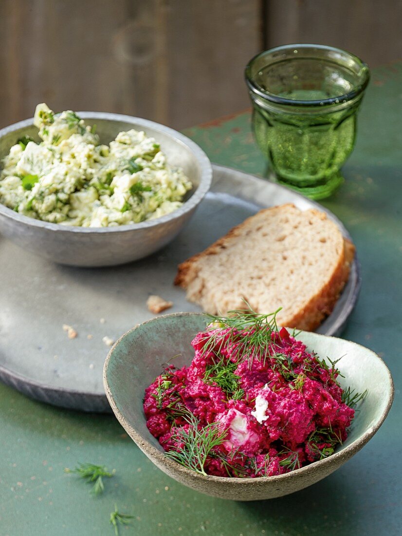 Feta cream with artichokes and beetroot