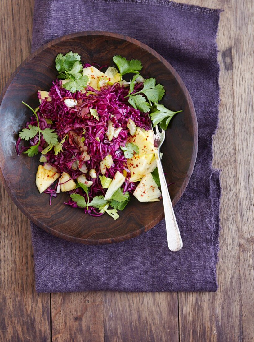 Red cabbage salad with pineapple and coriander - 'Bellydance'