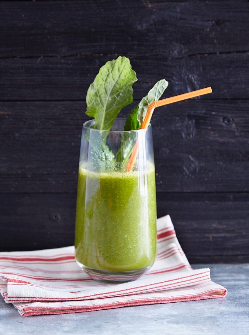 A kale smoothie with dried dates - 'Back in Black'