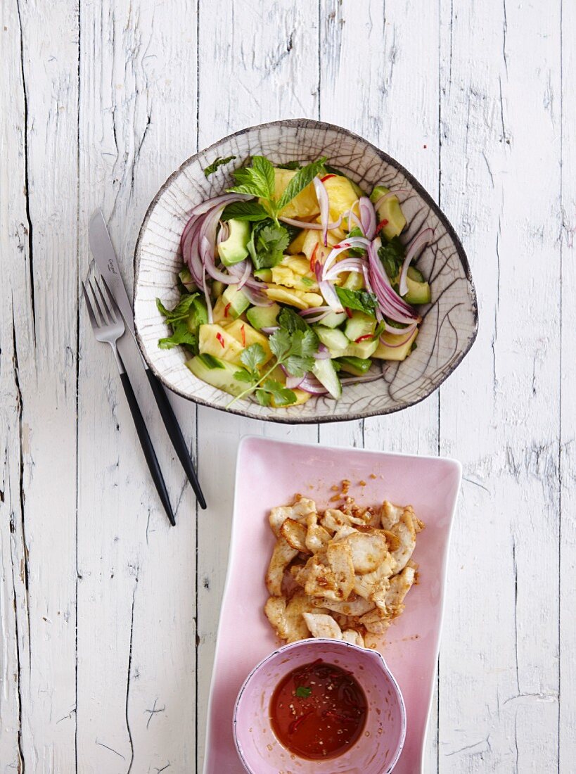 Cucumber salad with pineapple and avocado - 'green cooler' - and chicken breast fillets