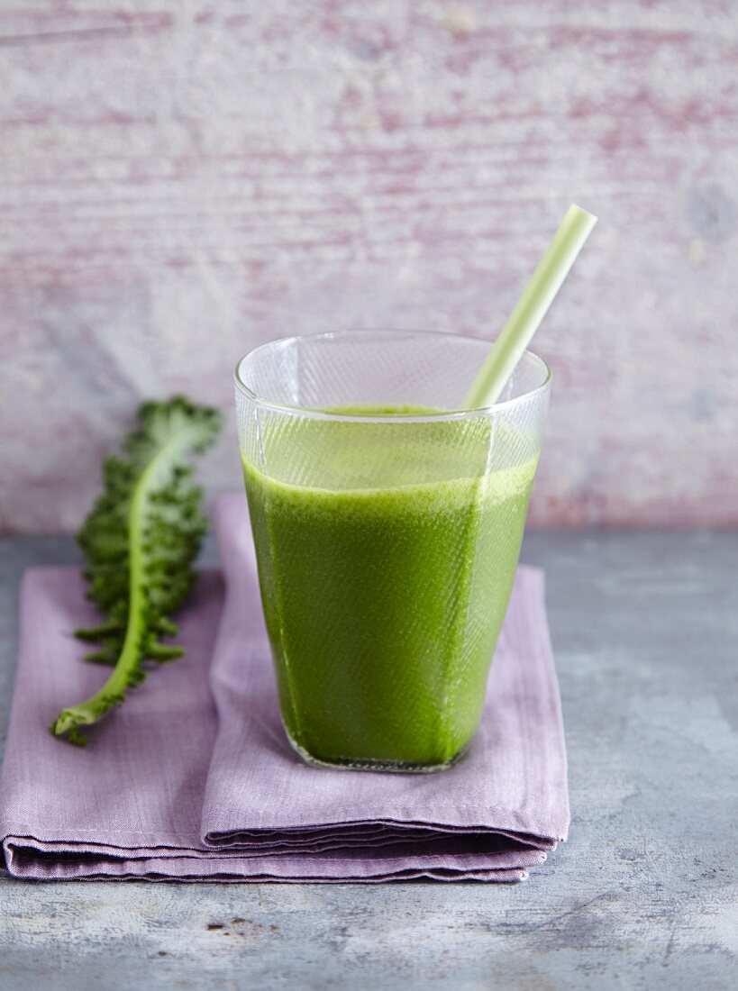 A curly kale smoothie with yellow beet - 'Green Beast'