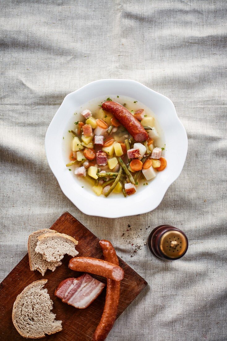'Westfälisches Blindhuhn' stew with sausages