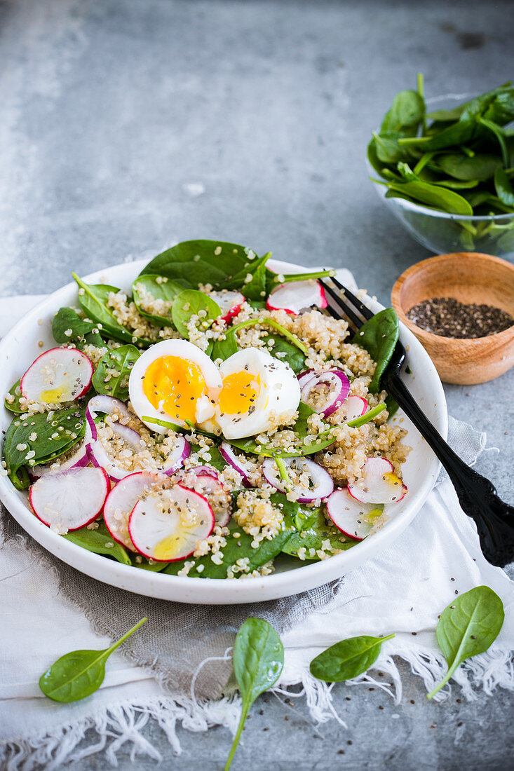Quinoa and spinach salad with chia seeds and a hard-boiled egg