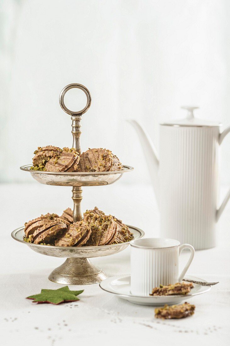 Nougat Daquoise: Christmas biscuits filled with nougat