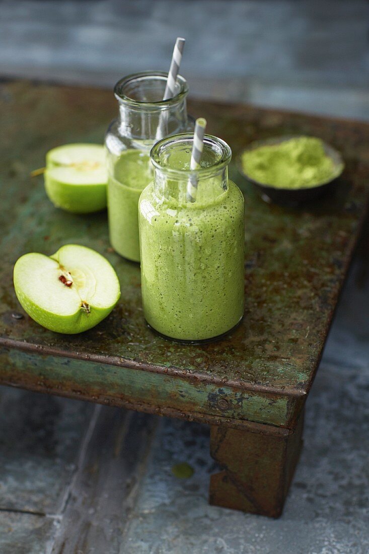 A perfect green smoothie with wheatgrass, lettuce, apple and banana