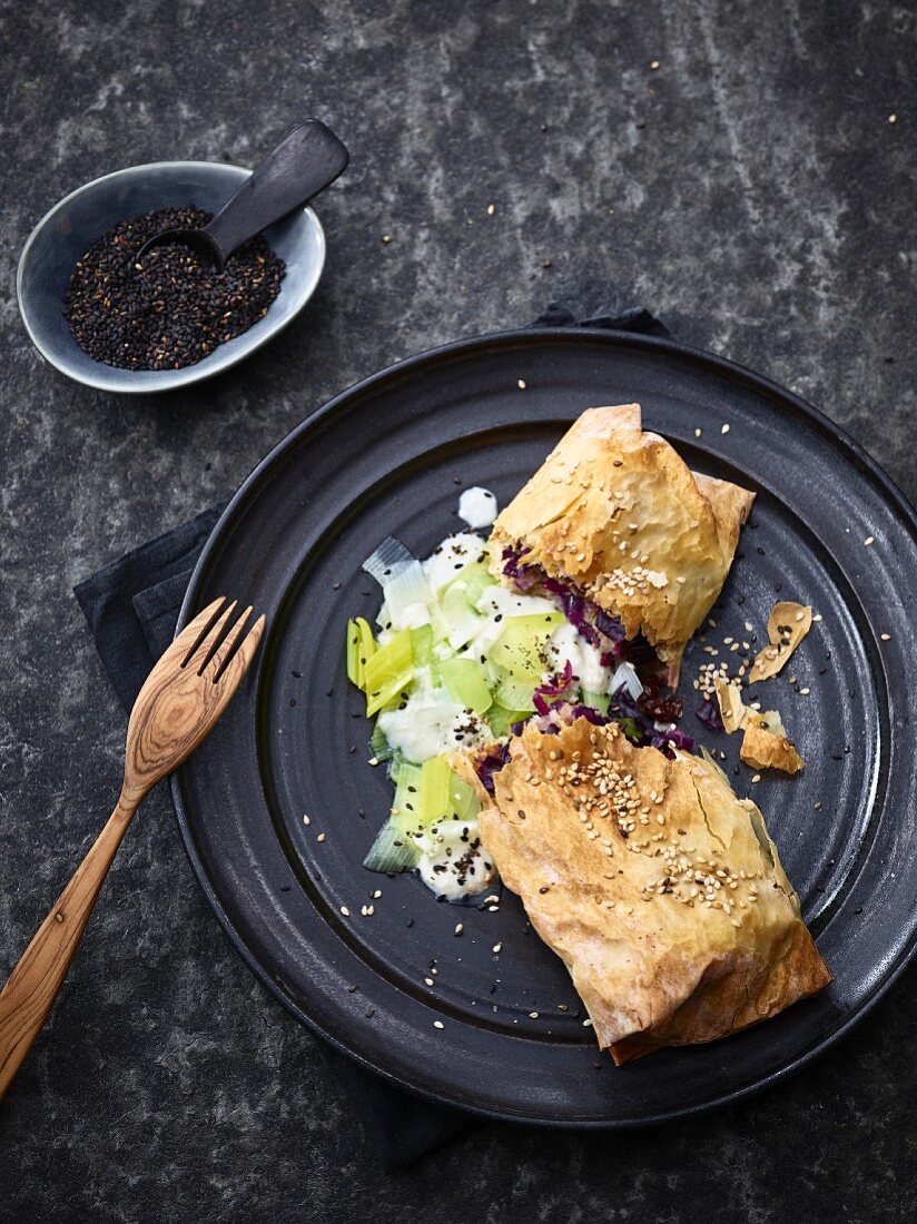 Red cabbage strudel with creamy leeks