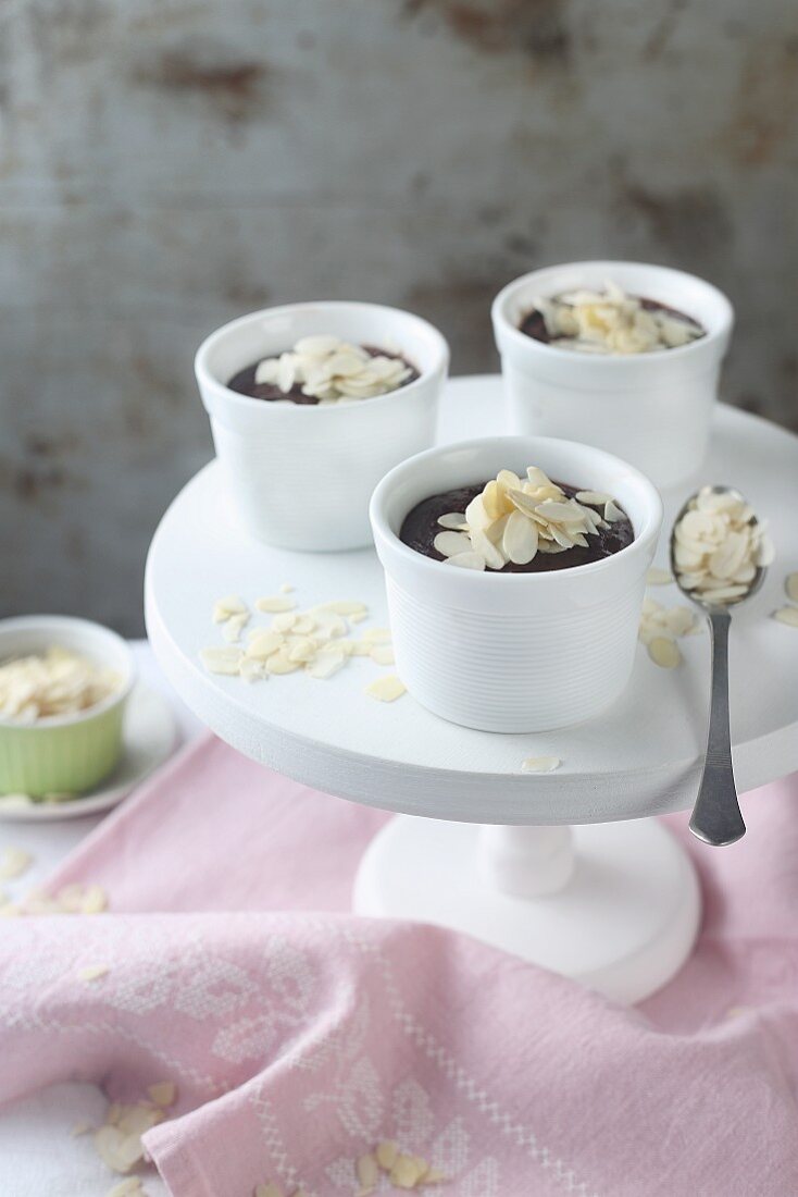 Chocolate pudding with almond flakes