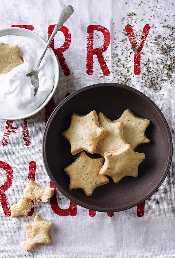 Spicy star biscuits with parmesan and thyme