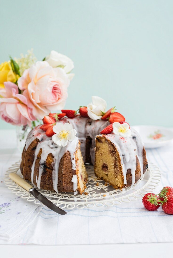 Stawberry bundt cake