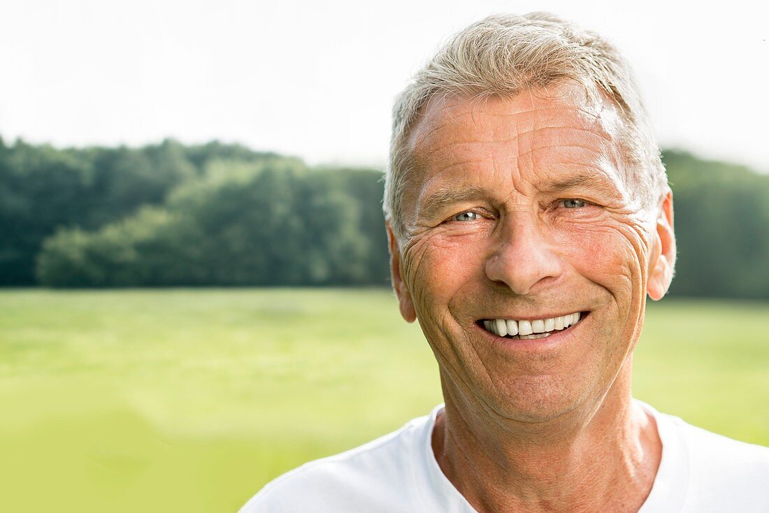 Man smiling towards camera, portrait