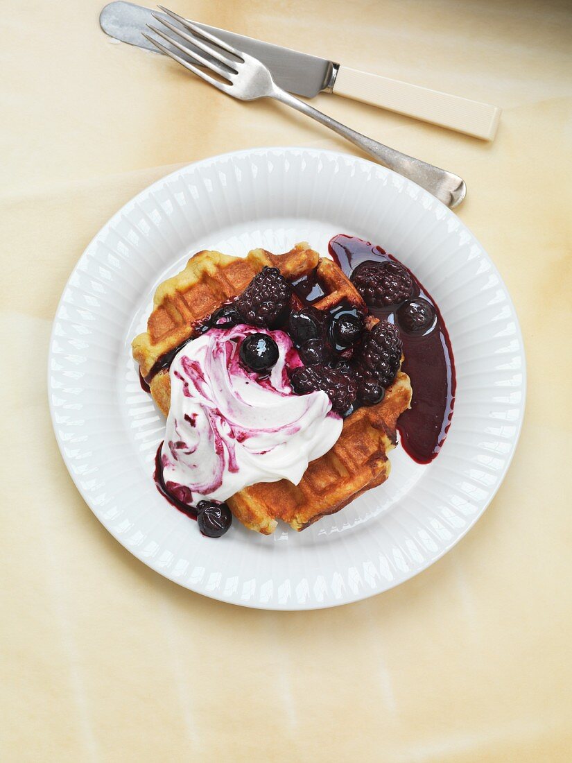 Waffle with yoghurt and berries