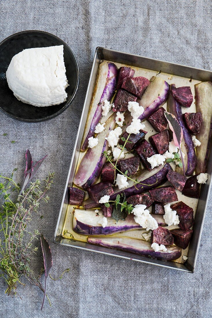 Baked potatoes and turnips violets