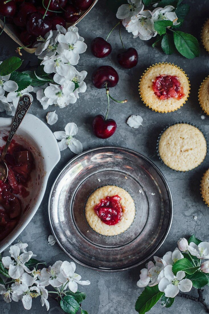 Cupcakes with apples and cherries